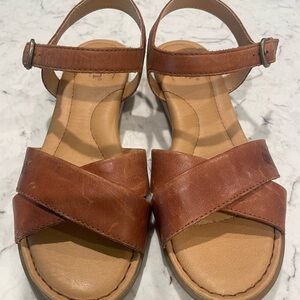 NWOT🩷🩷Born Tan Leather Sandals